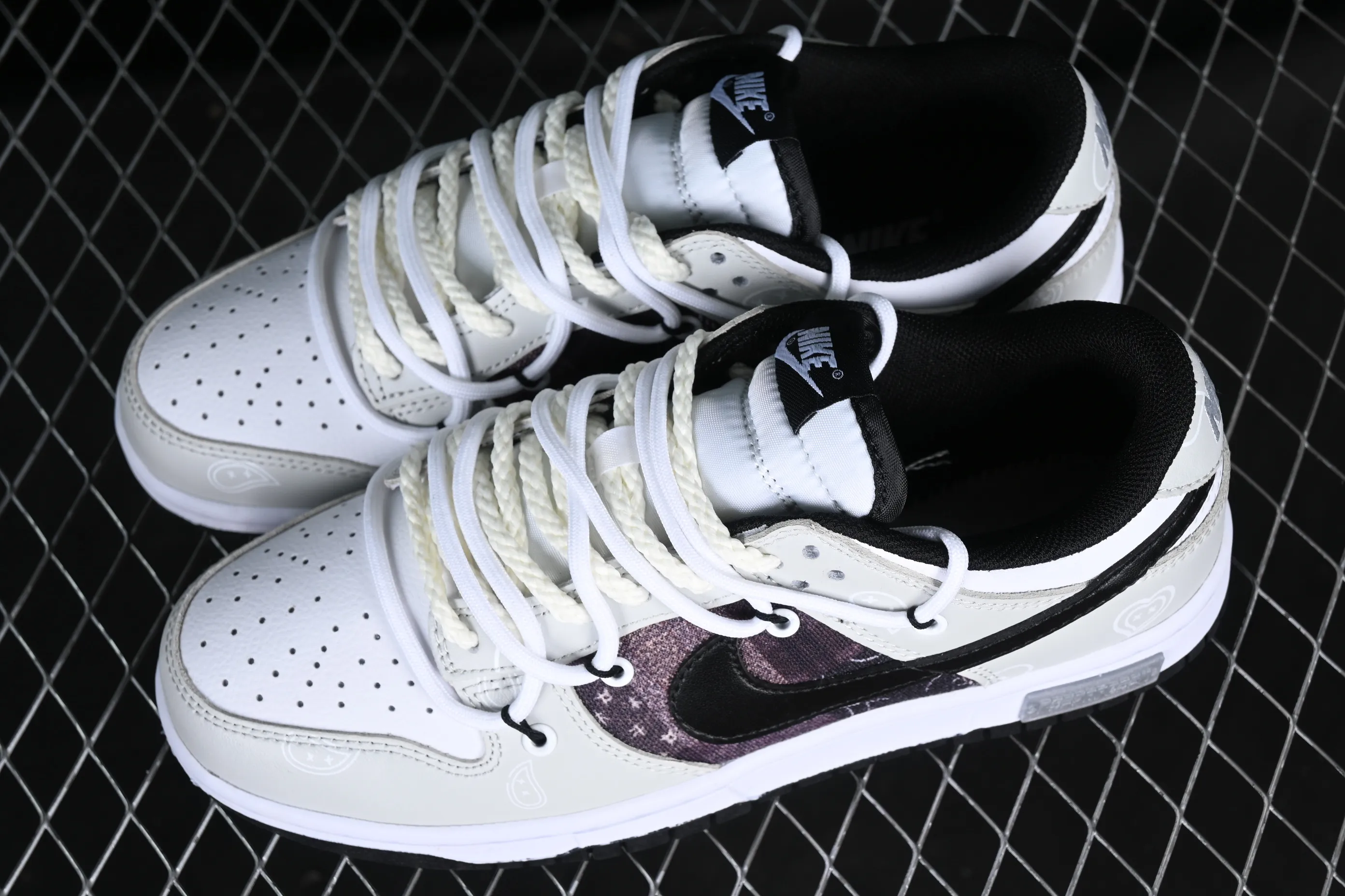 All categories Nk SB Dunk series Nk SB Dunk Low low-top sneakers Nk Dunk Low Panda Prank-Love Cashew Flower SB strap casual sneakers DJ6188-002